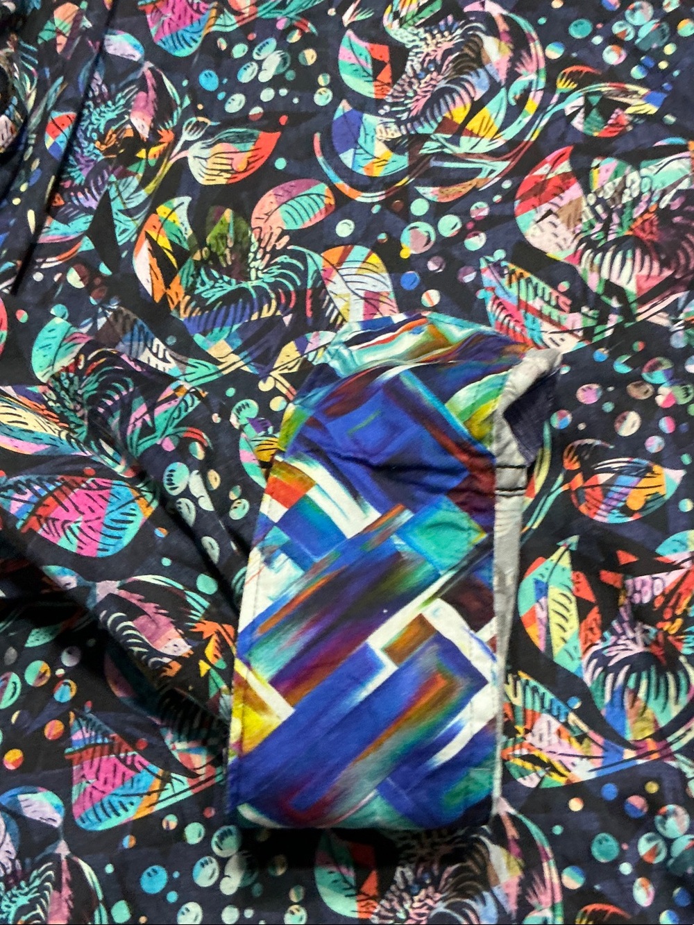 Robert Graham Men's Multicolor Floral & Abstract Button-Down Shirt - Picture 4 of 4